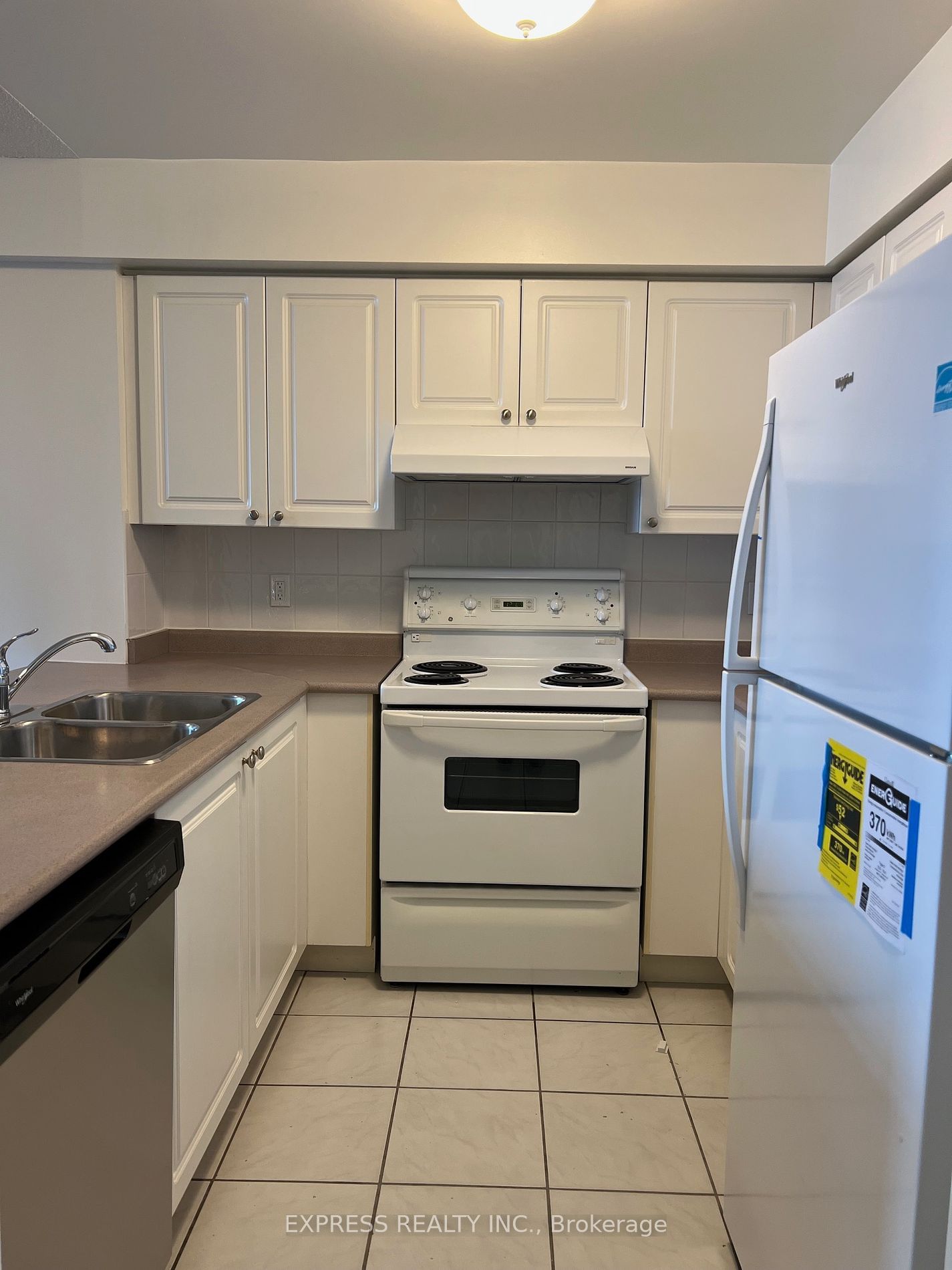 8 Hillcrest Ave, unit 1918 for rent