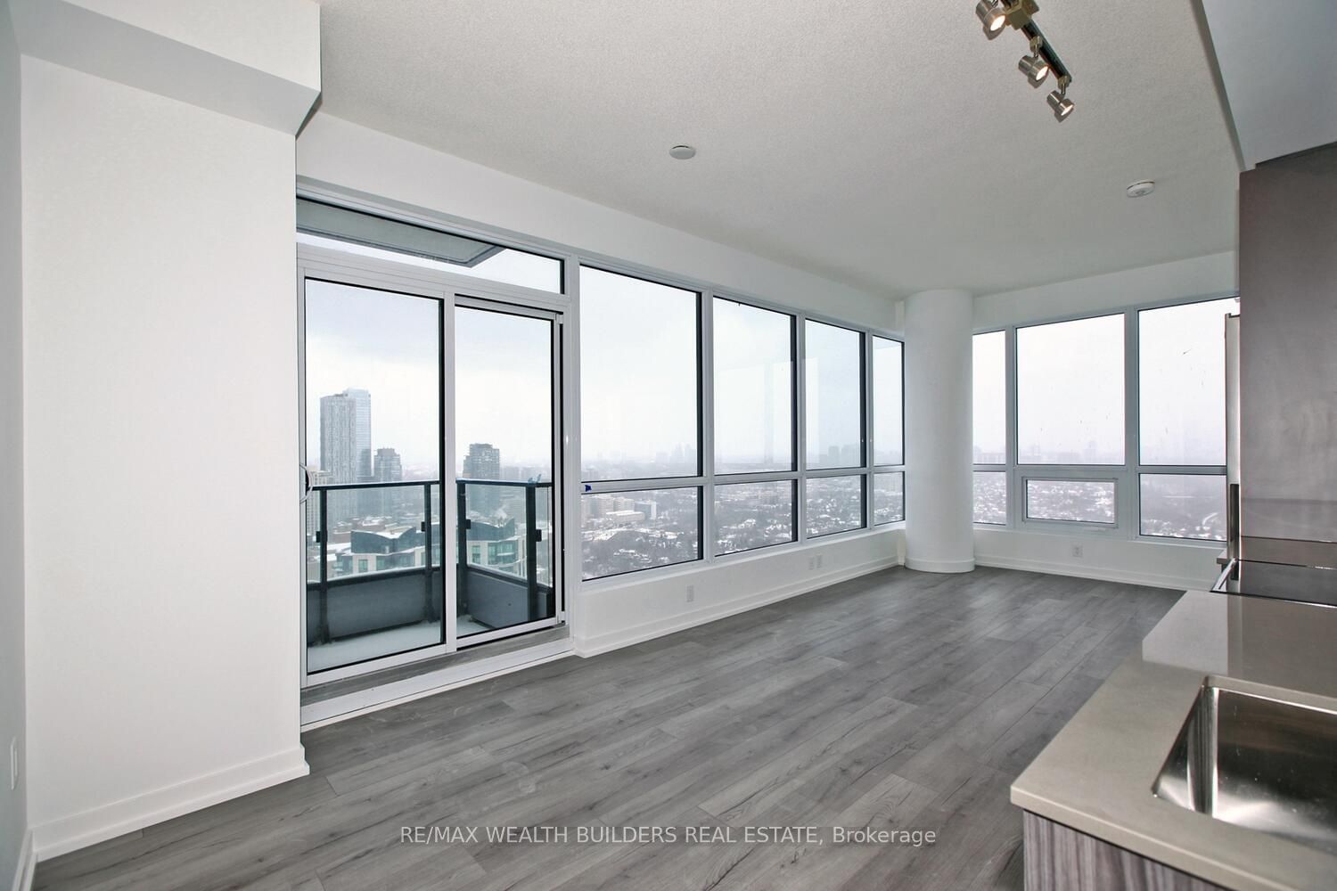 395 Bloor St E, unit 3504 for rent