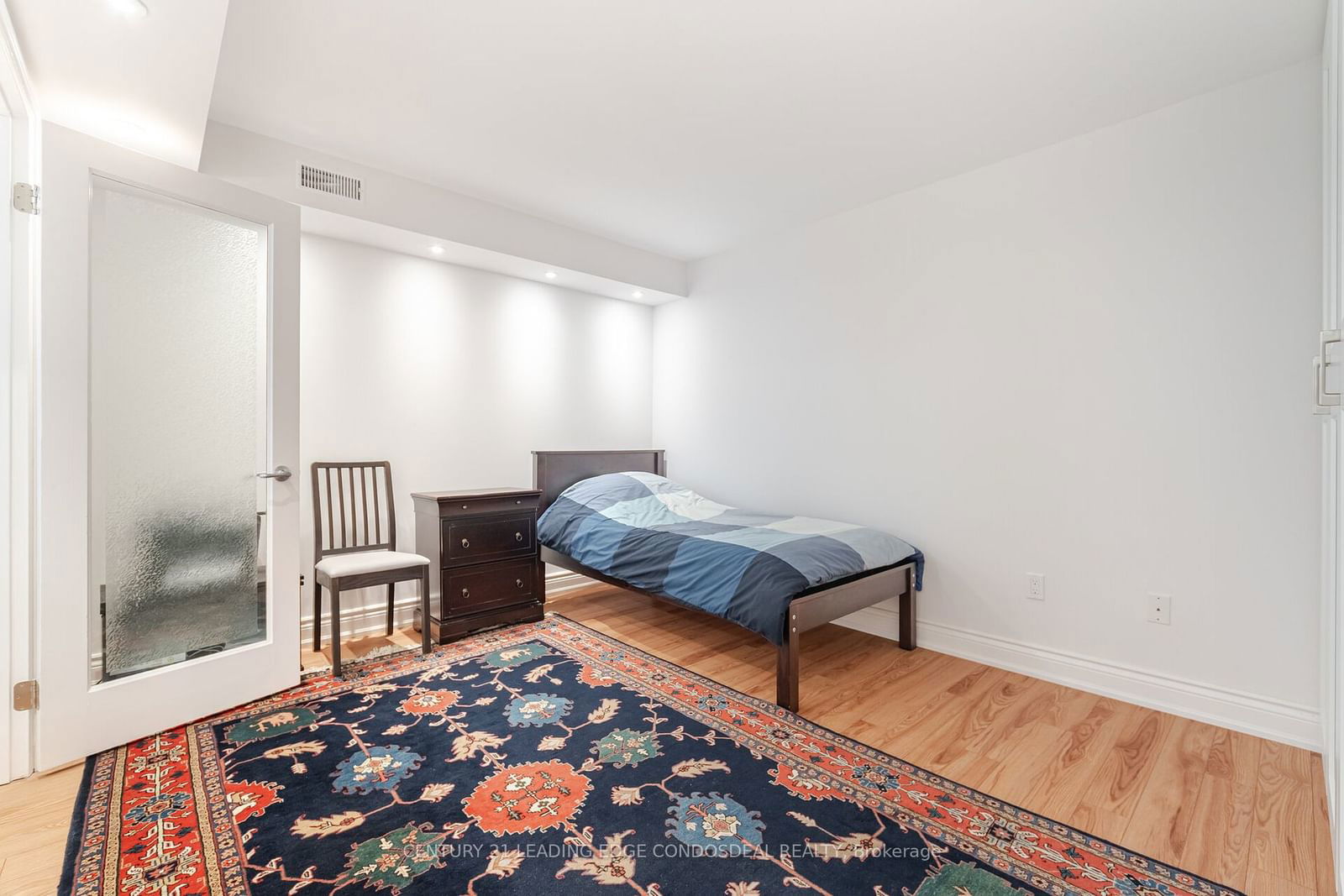 33 University Ave, unit 2106 for sale