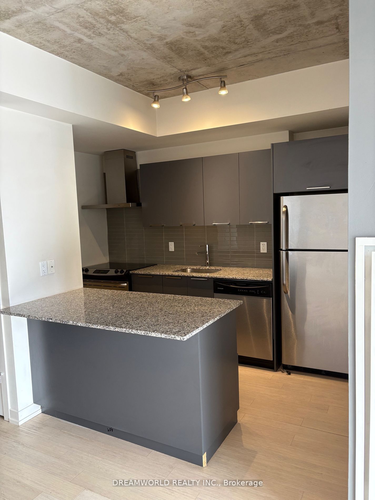 95 Bathurst St, unit 917 for rent