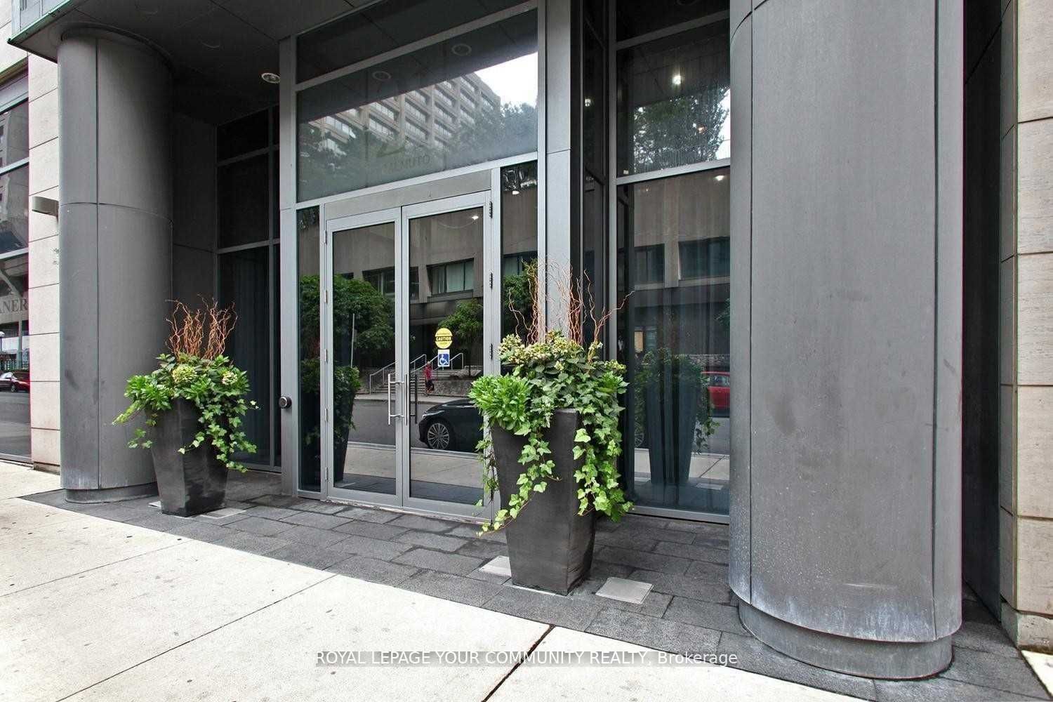 21 Balmuto St W, unit 1902 for rent