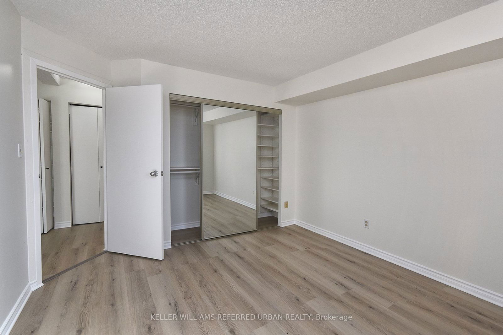 25 Grenville St, unit 1203 for rent