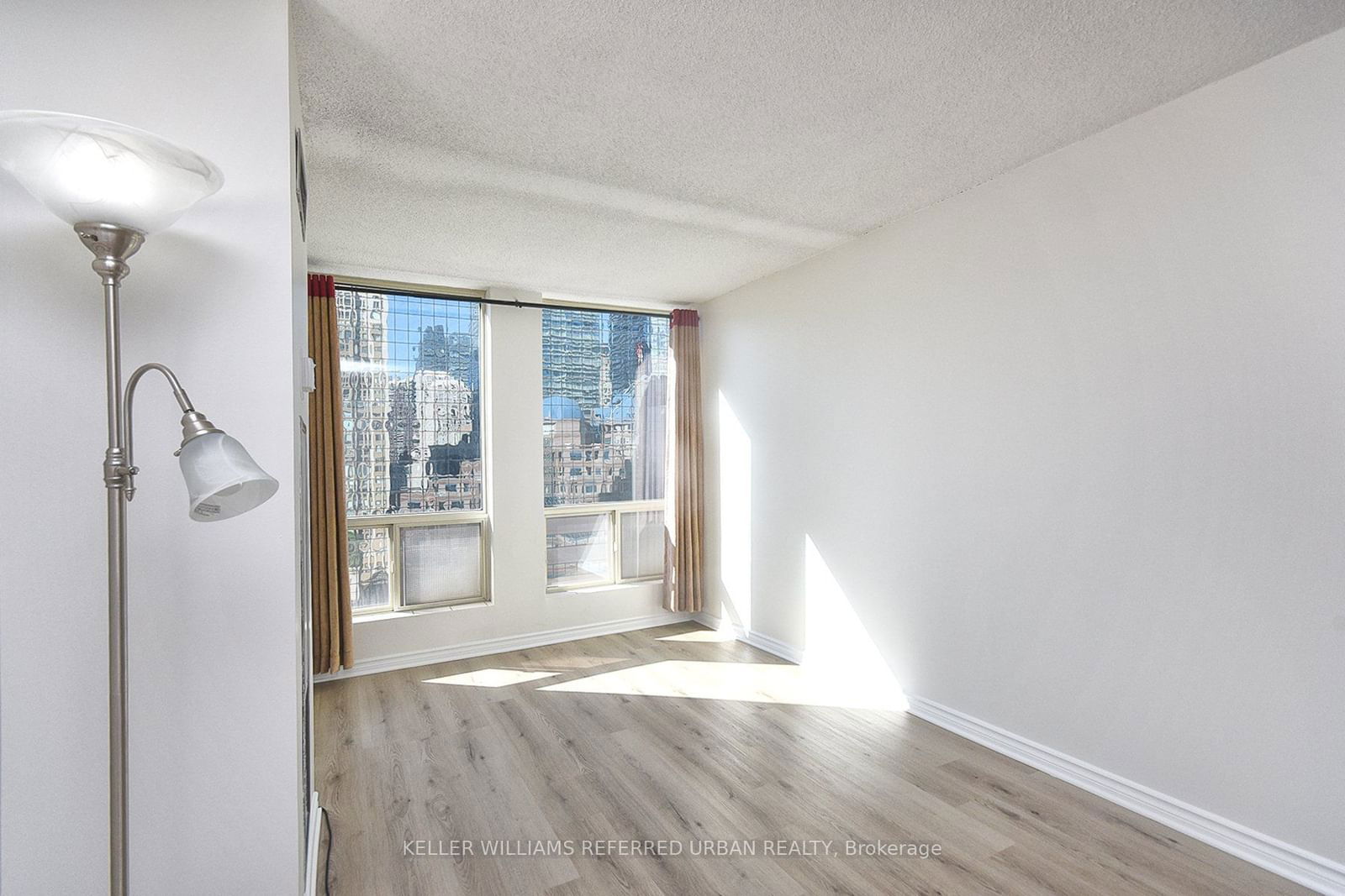 25 Grenville St, unit 1203 for rent