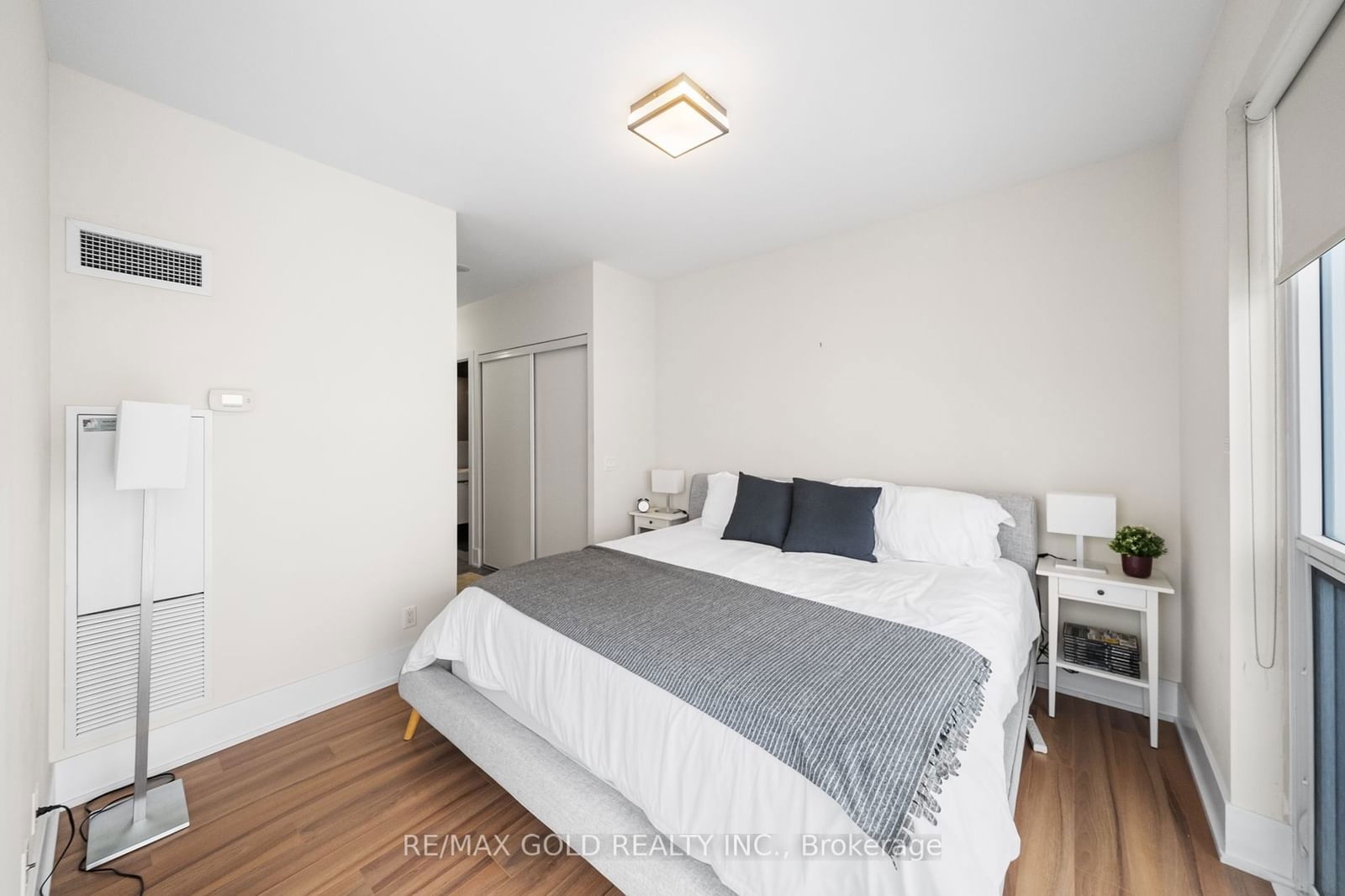 300 Front St W, unit 3712 for rent