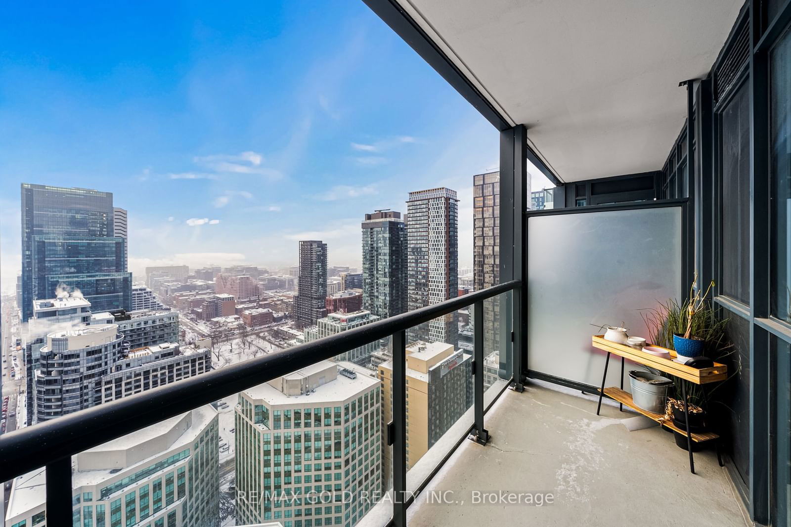 300 Front St W, unit 3712 for rent