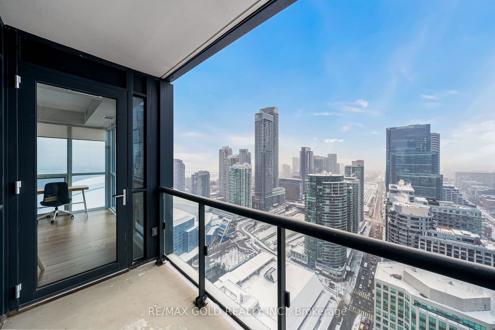 300 Front St W, unit 3712 for rent