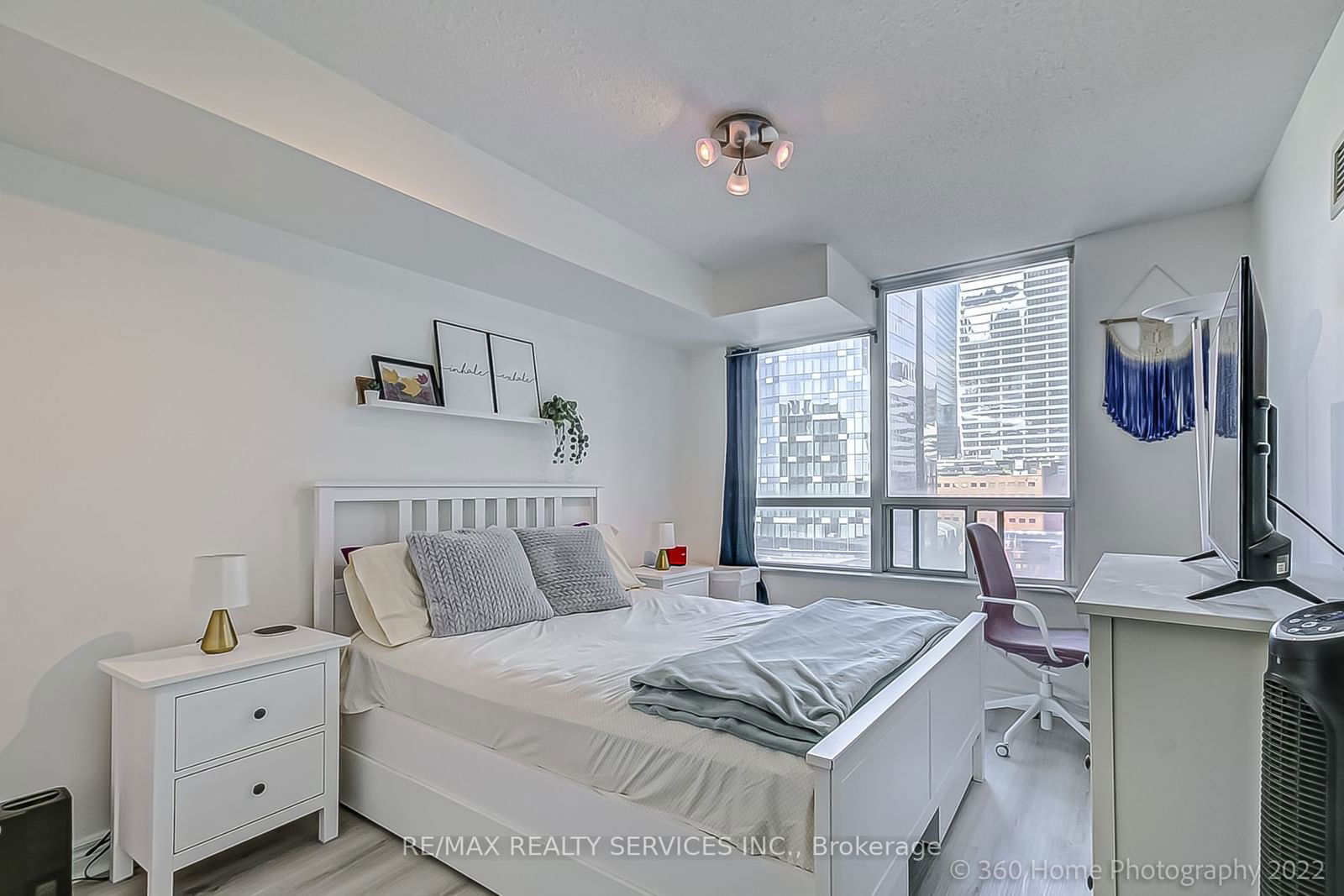 30 Grand Trunk Cres, unit 1203 for sale