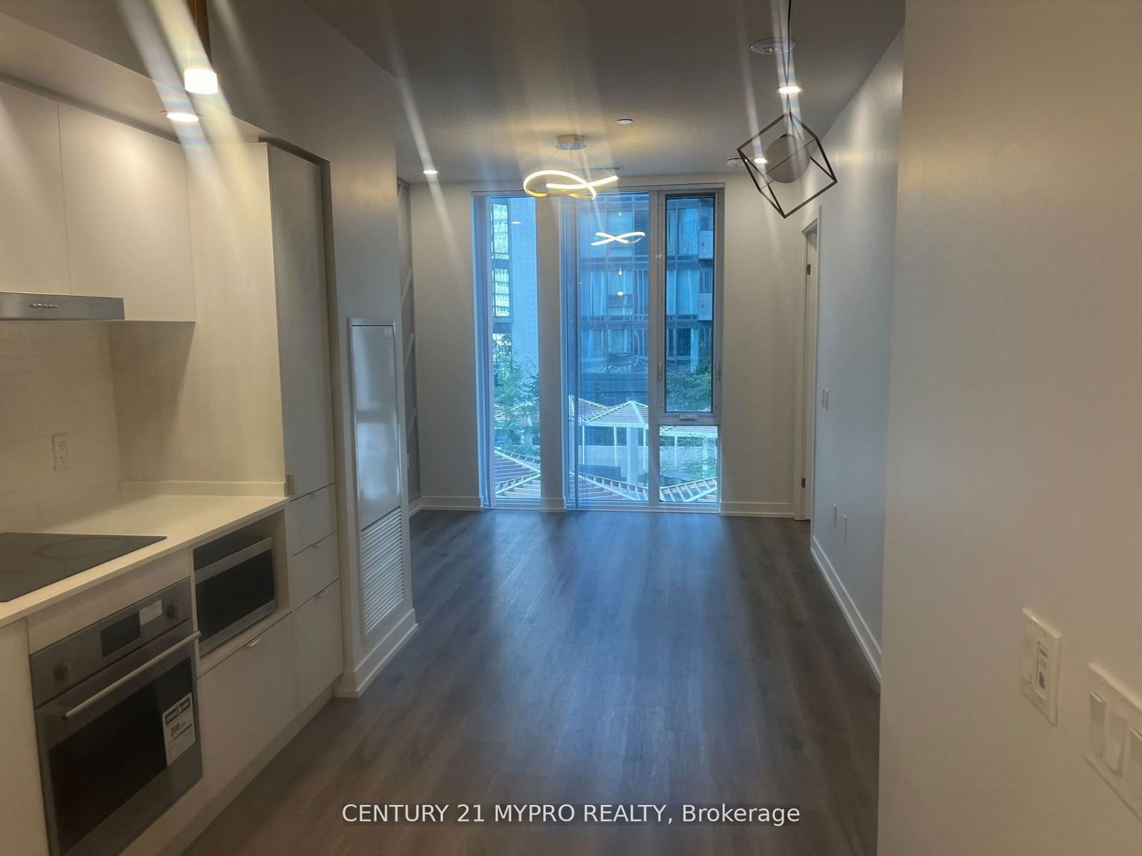 138 Downes St, unit 818 for rent