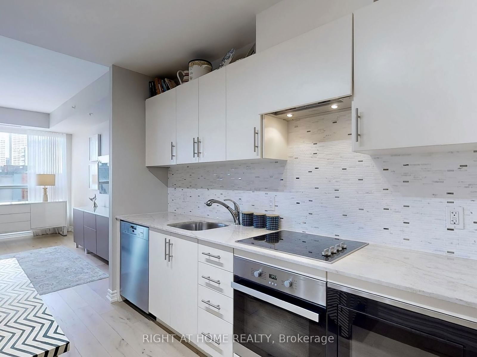 23 Glebe Rd W, unit 418 for sale