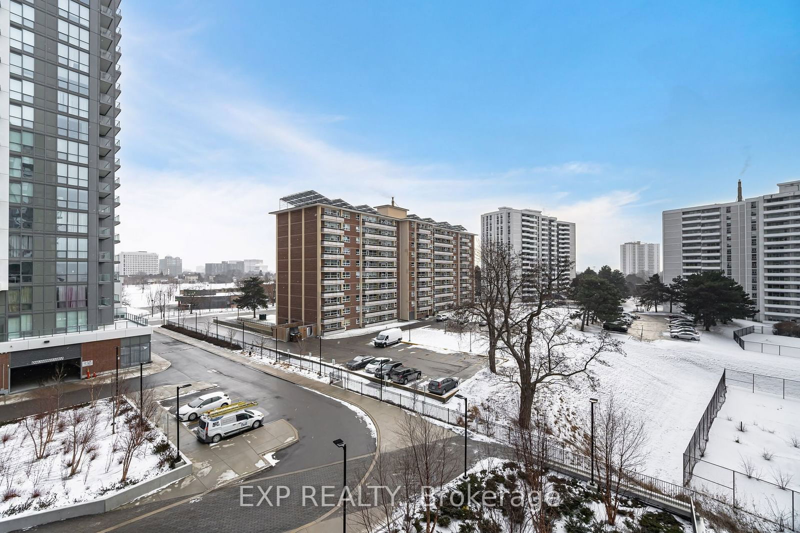 36 Forest Manor Rd, unit 402 for sale