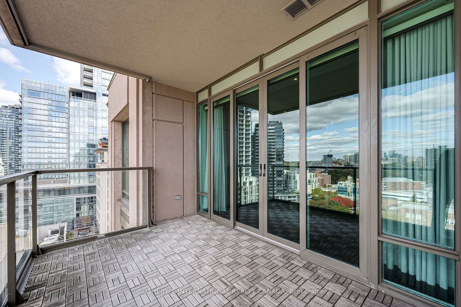 80 Yorkville Ave, unit 1402 for sale