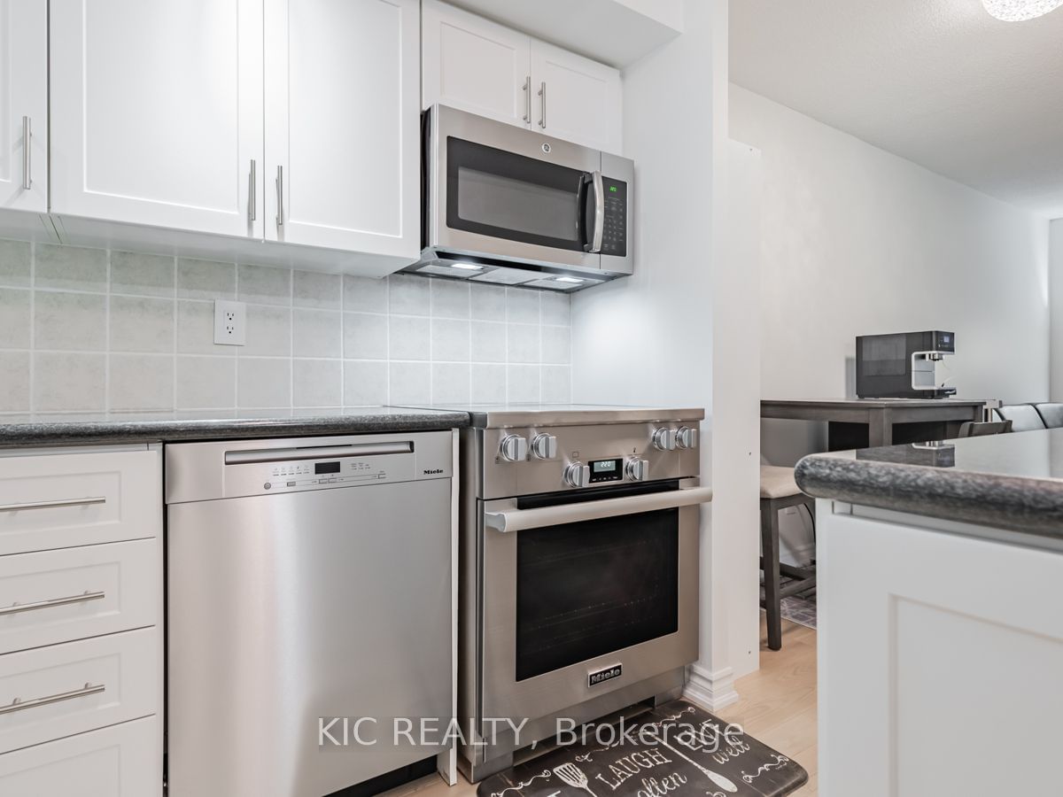 250 Wellington St W, unit 1727 for sale