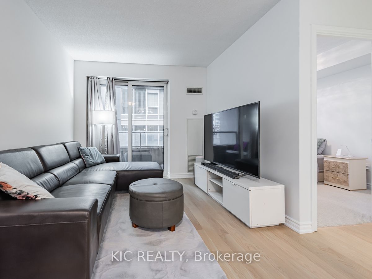 250 Wellington St W, unit 1727 for sale