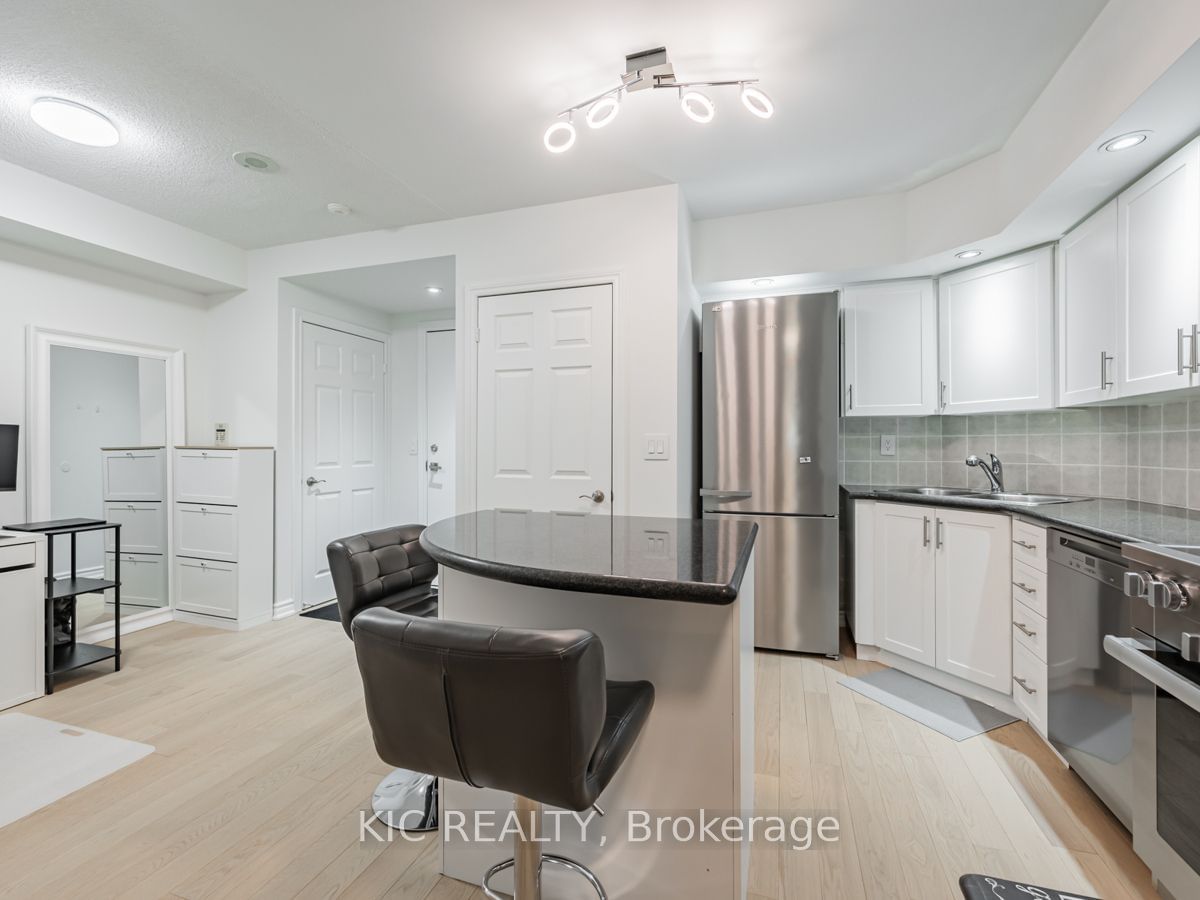 250 Wellington St W, unit 1727 for sale