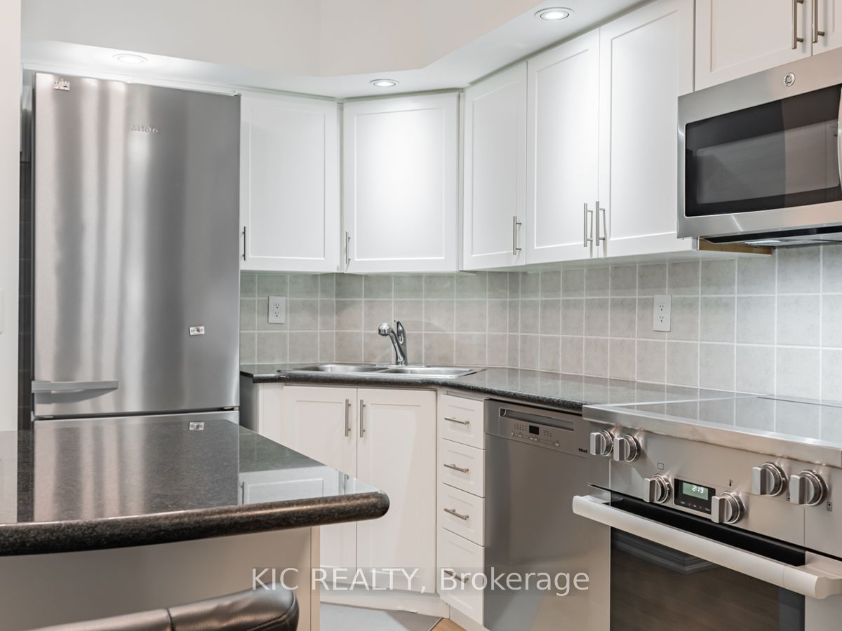 250 Wellington St W, unit 1727 for sale