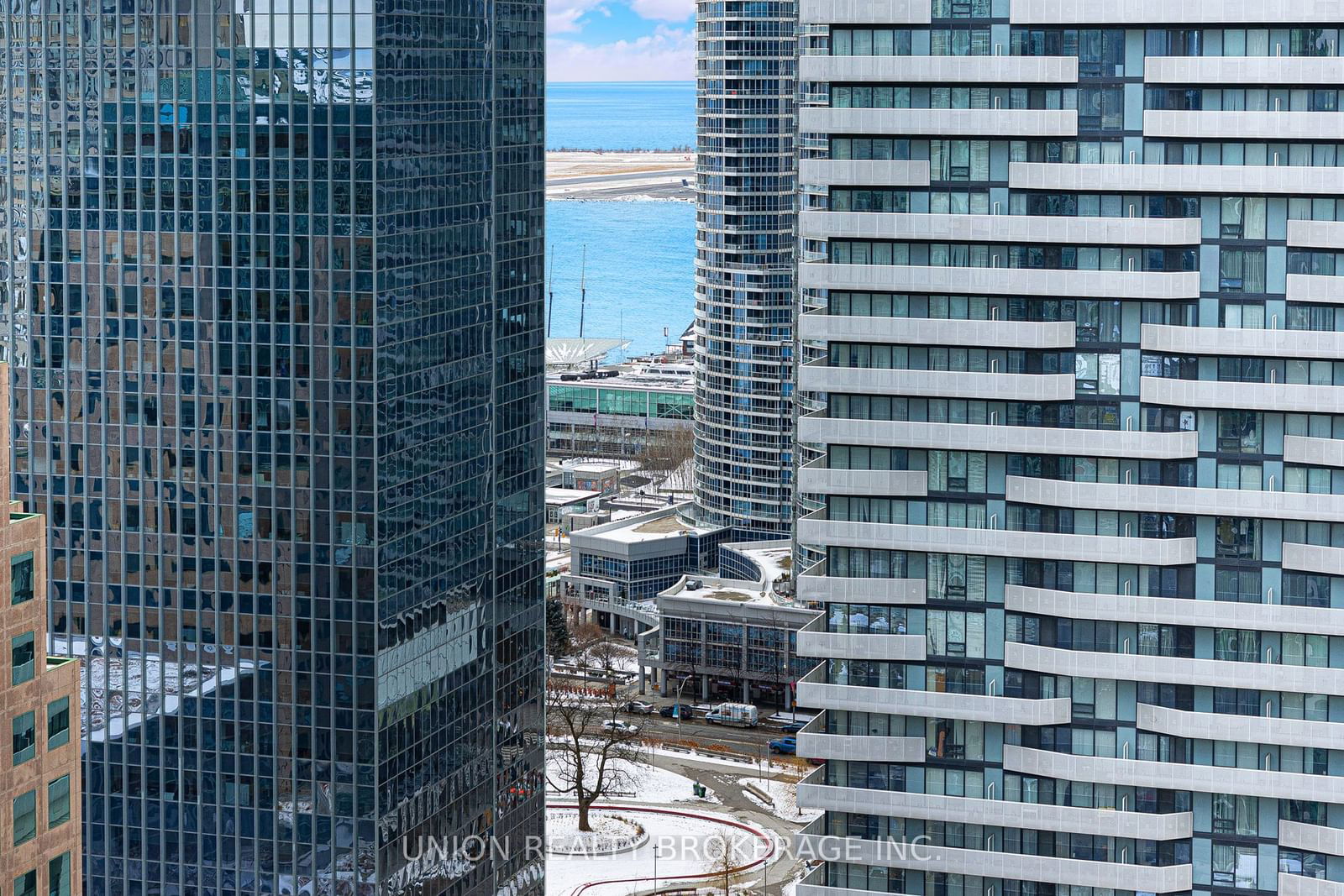 33 Bay St, unit 2903 for sale