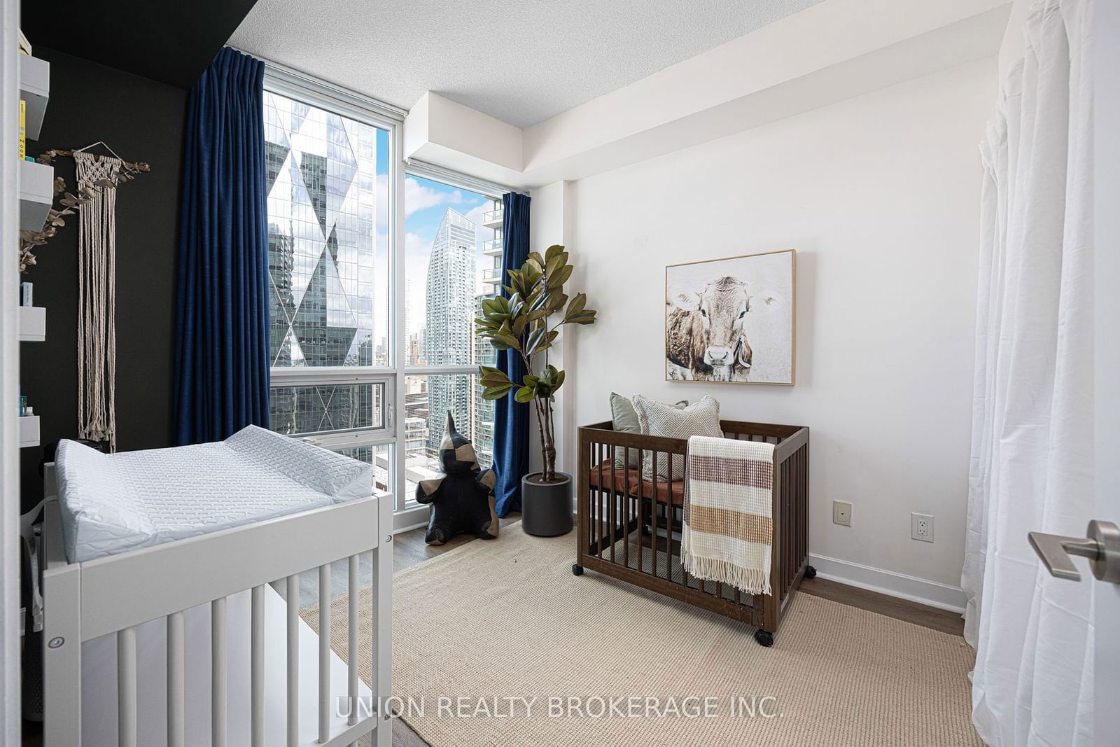 33 Bay St, unit 2903 for sale