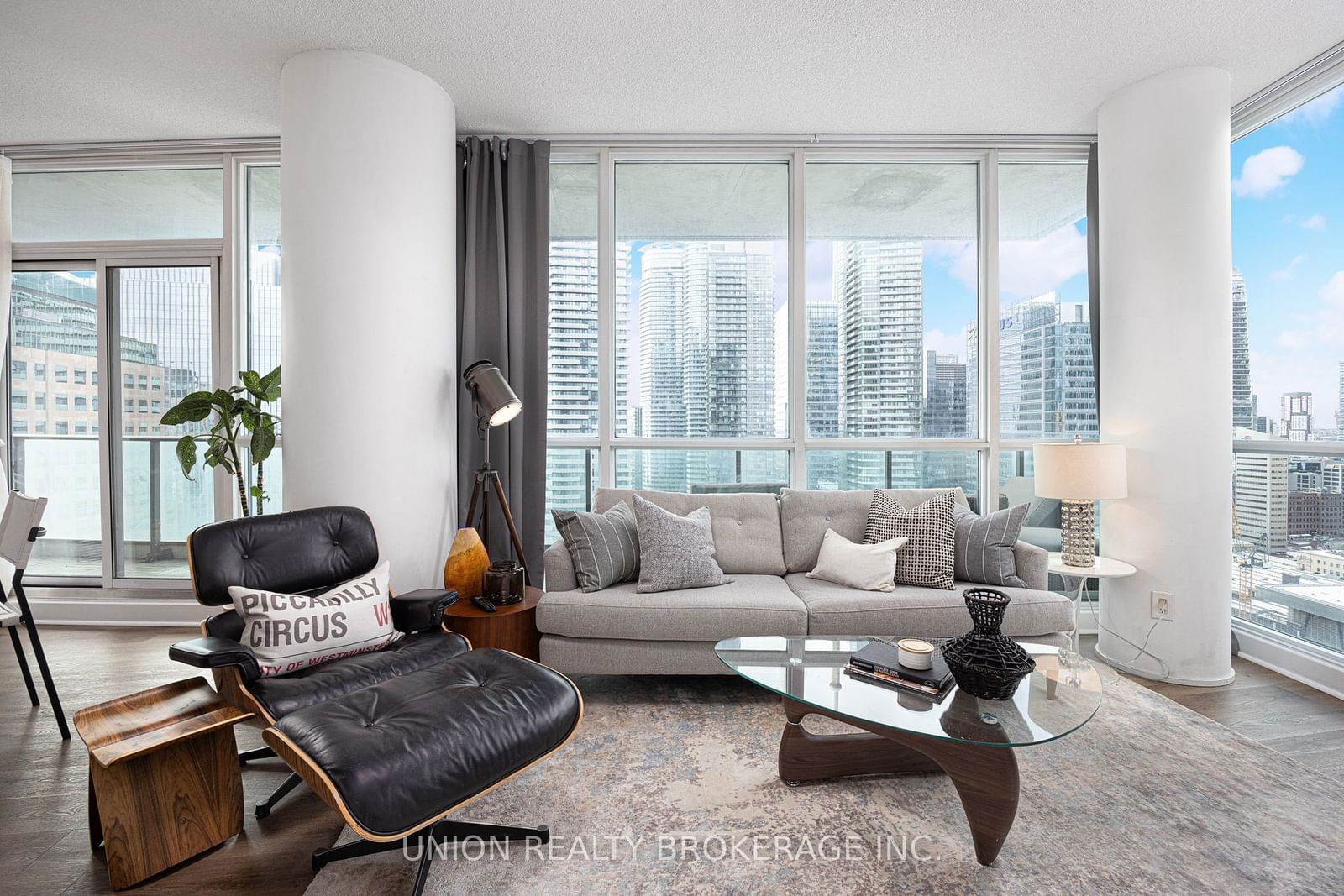 33 Bay St, unit 2903 for sale