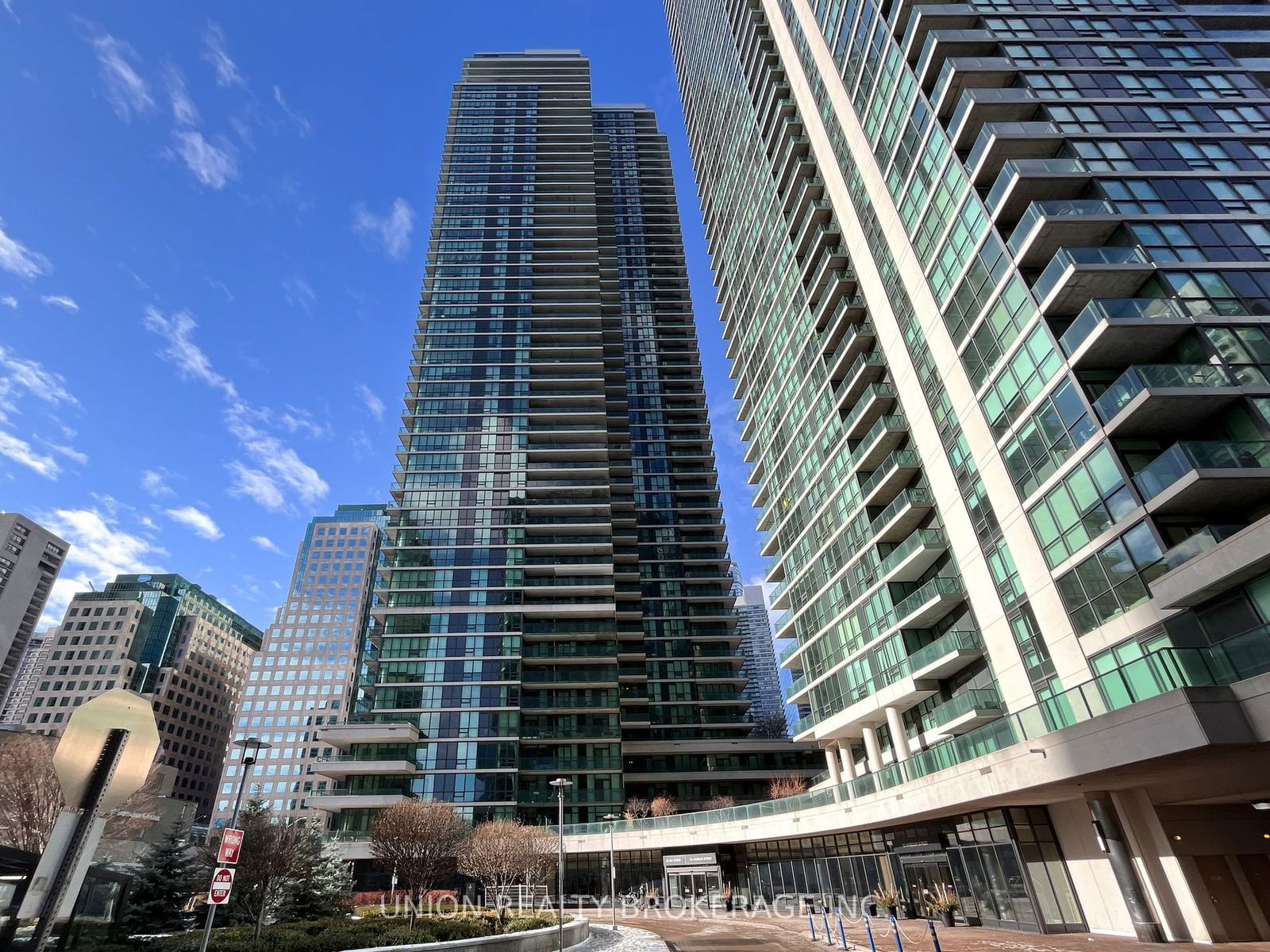 33 Bay St, unit 2903 for sale