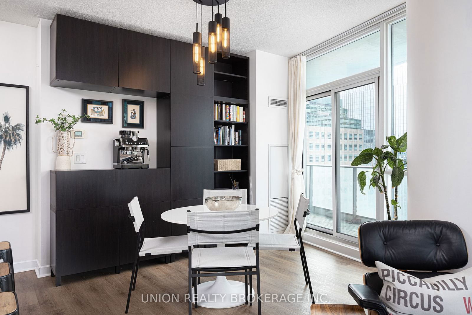 33 Bay St, unit 2903 for sale