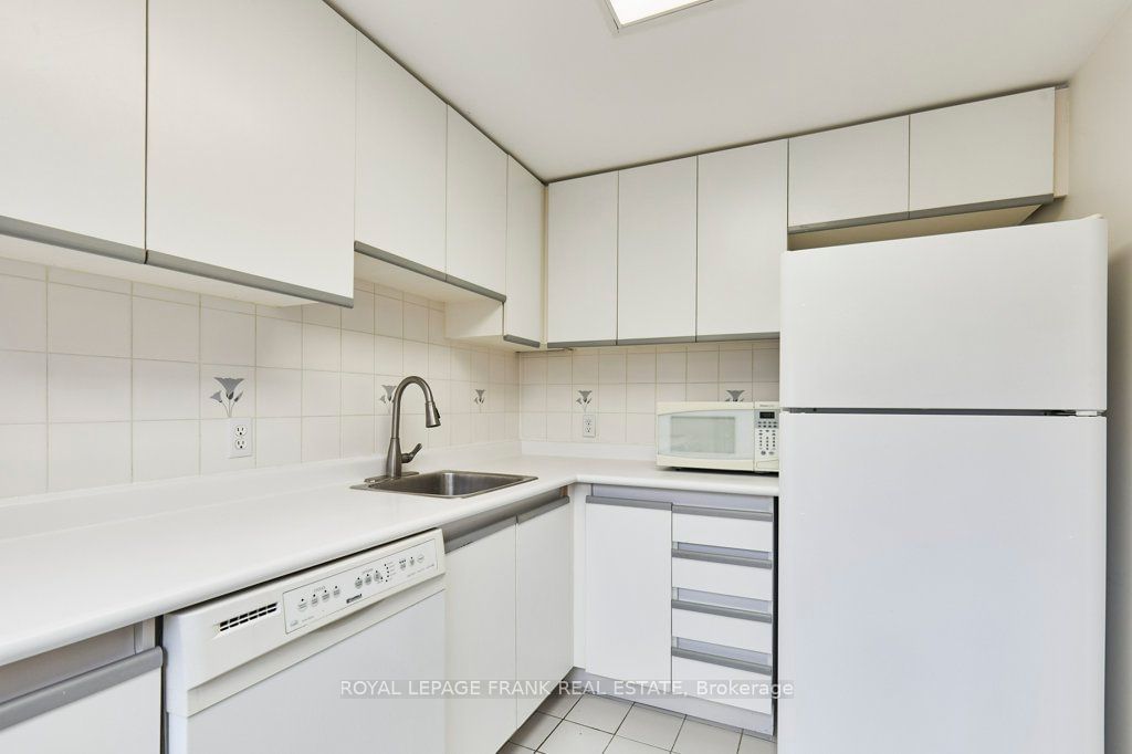 88 Charles St E, unit 301 for sale