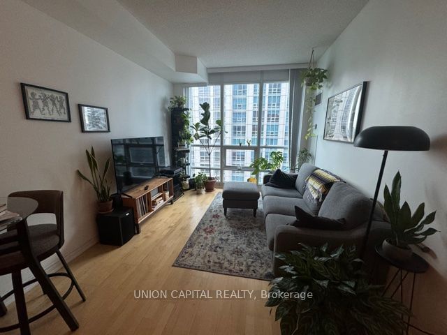 761 Bay St, unit 3613 for rent