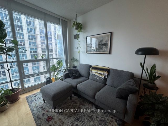 761 Bay St, unit 3613 for rent