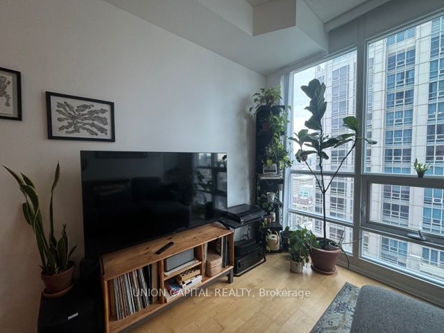 761 Bay St, unit 3613 for rent