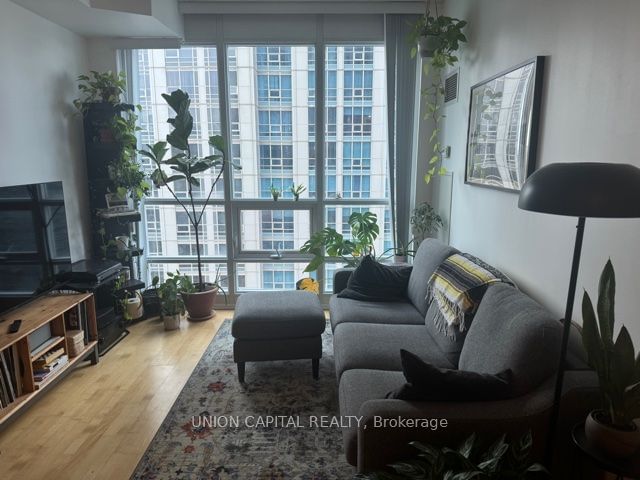 761 Bay St, unit 3613 for rent