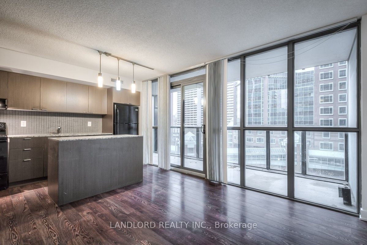 110 Charles St E, unit 611 for rent