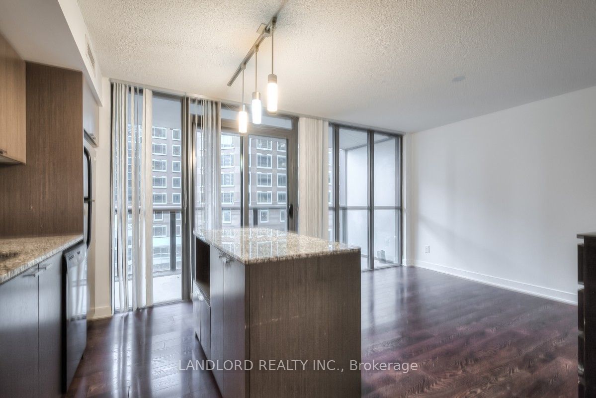 110 Charles St E, unit 611 for rent