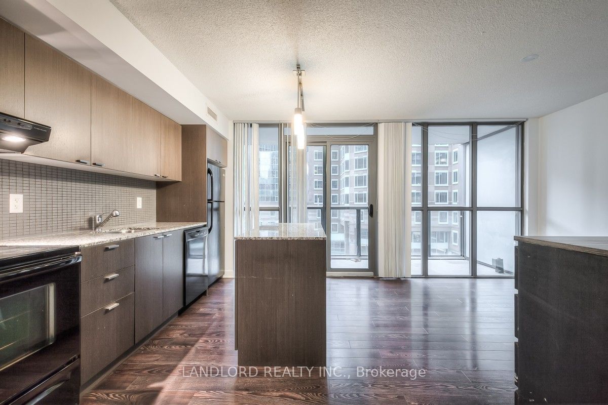 110 Charles St E, unit 611 for rent