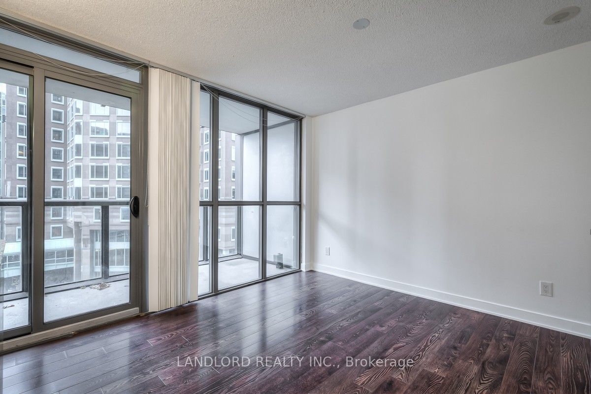 110 Charles St E, unit 611 for rent