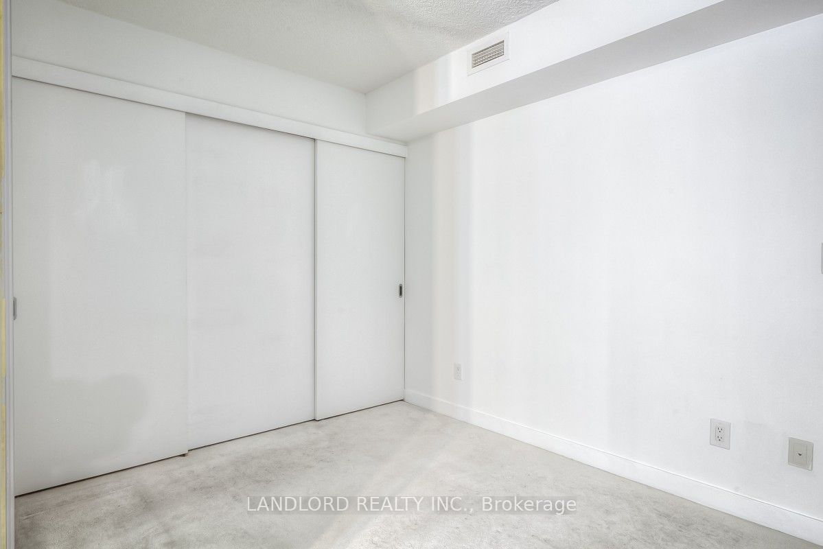 110 Charles St E, unit 611 for rent