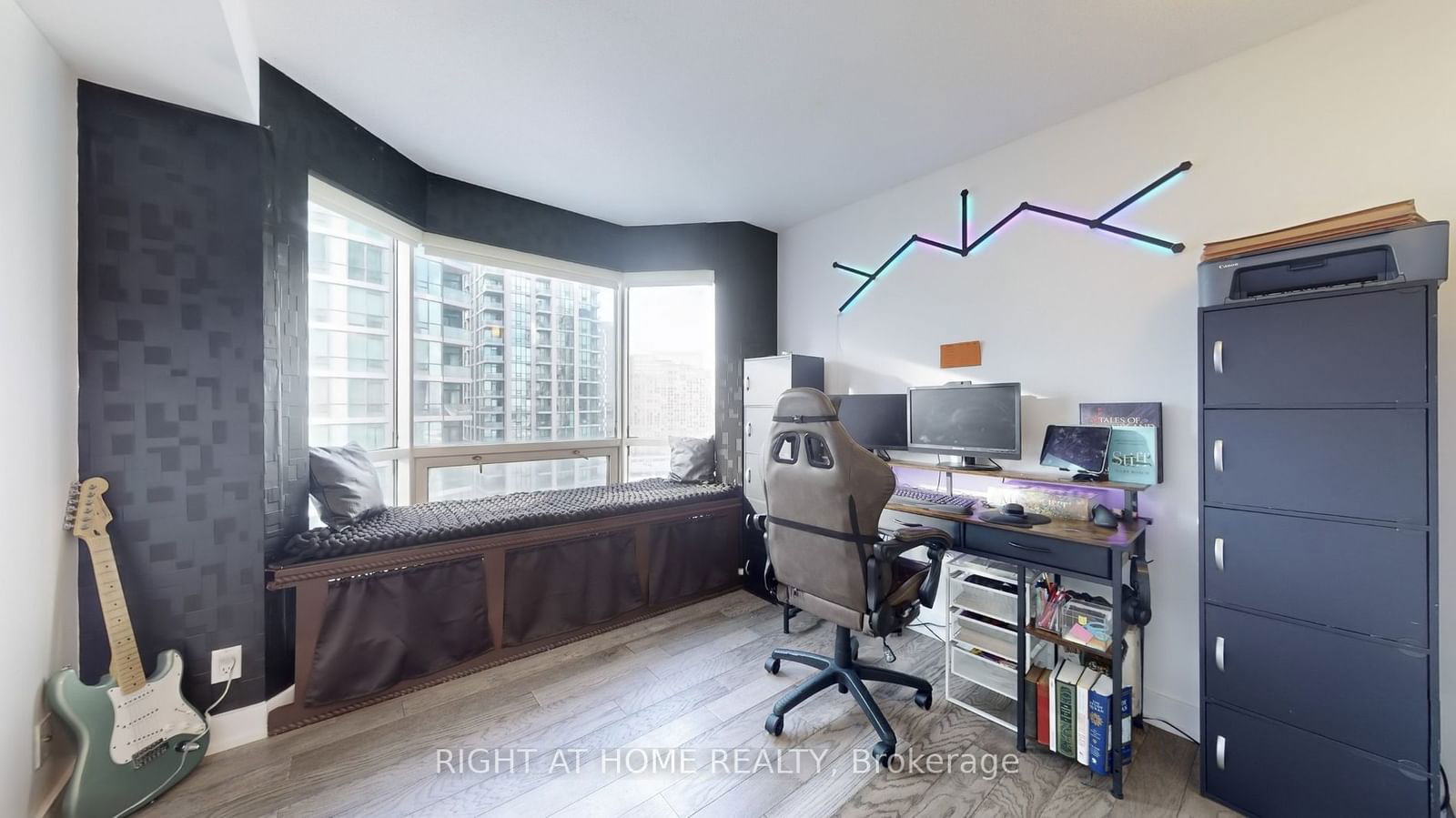 10 Yonge St, unit 2103 for rent