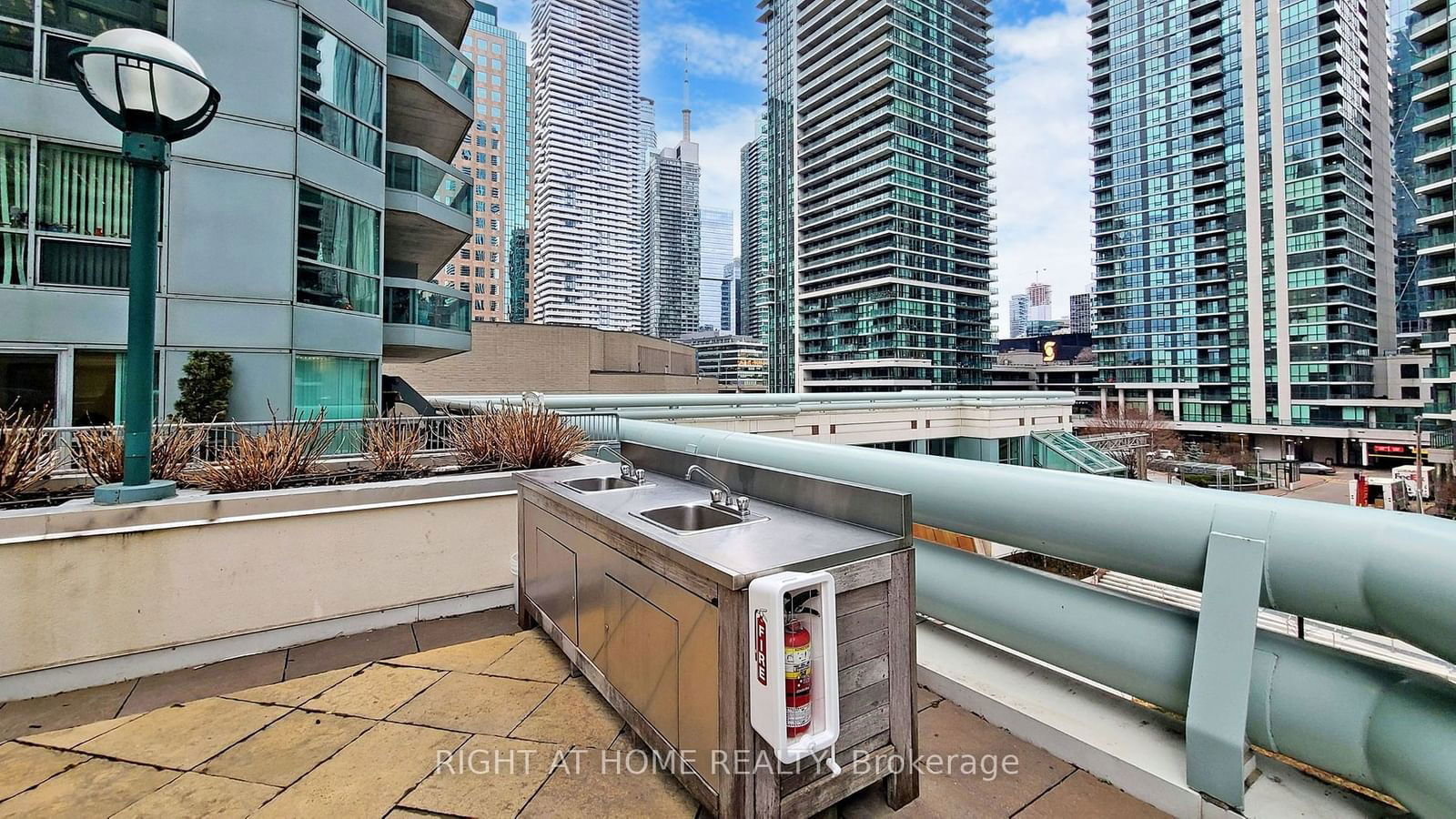 10 Yonge St, unit 2103 for rent