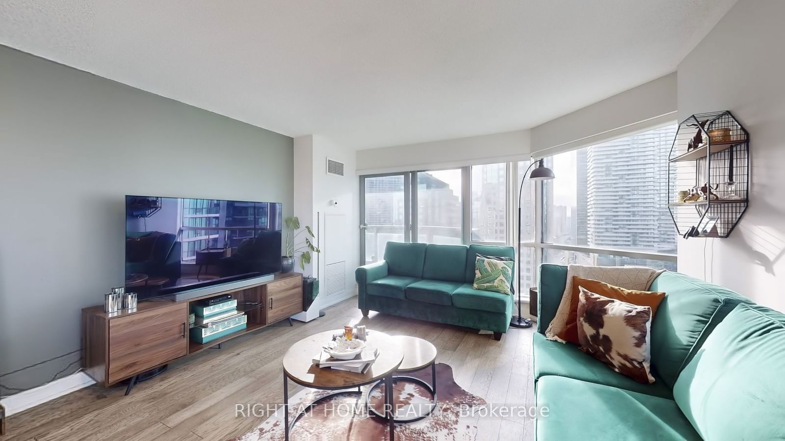 10 Yonge St, unit 2103 for rent