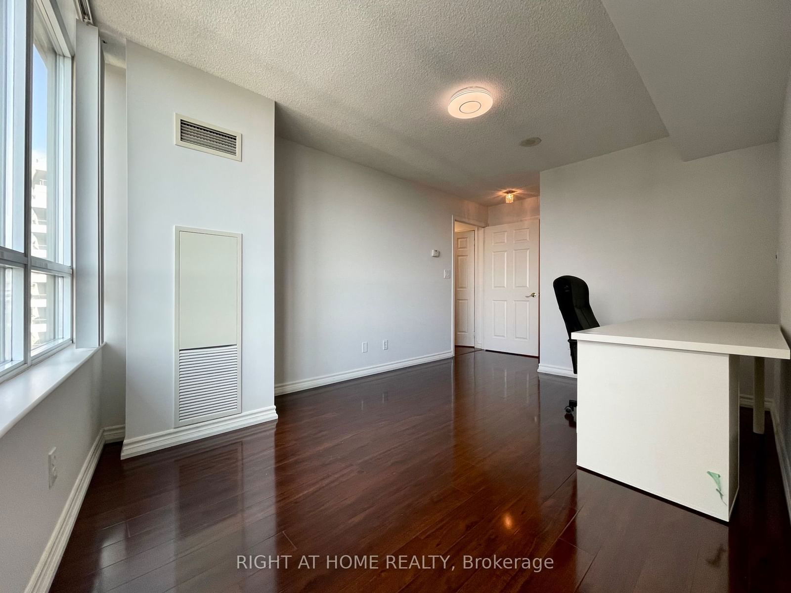 18 Spring Garden Ave, unit 3202 for rent