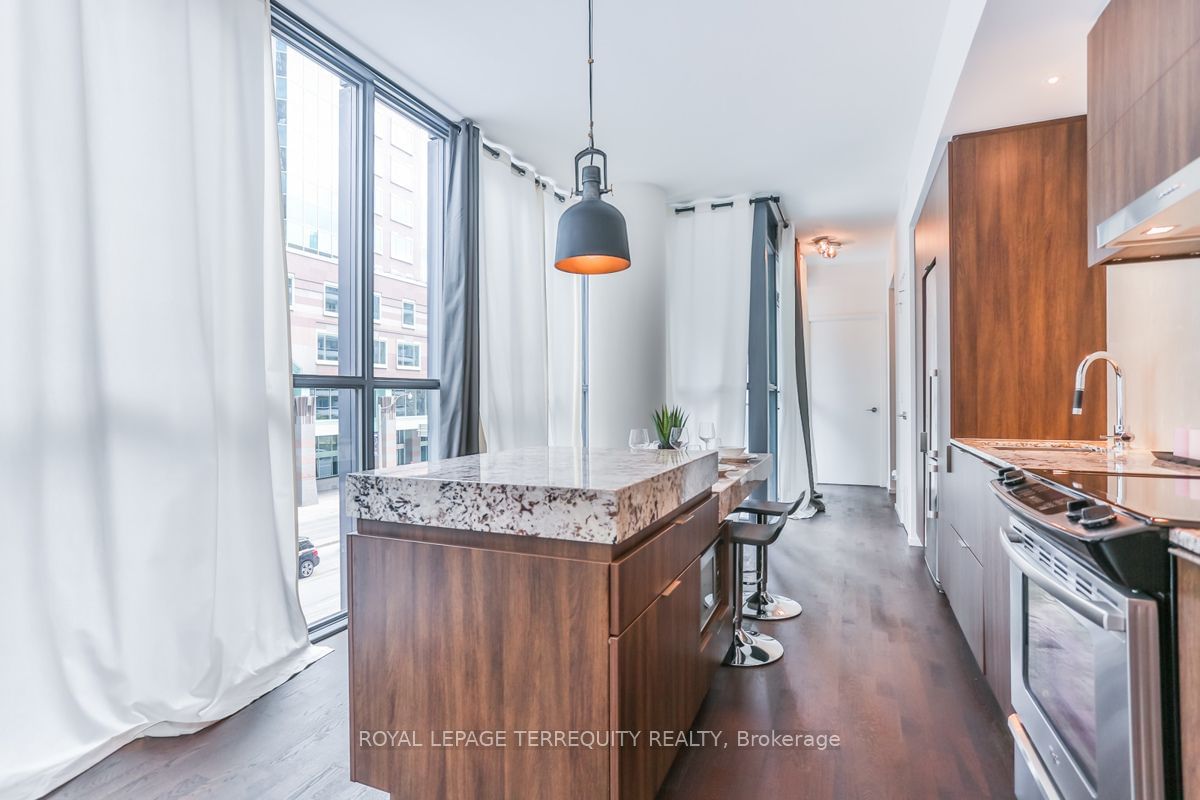 101 Charles St E, unit 315 for sale