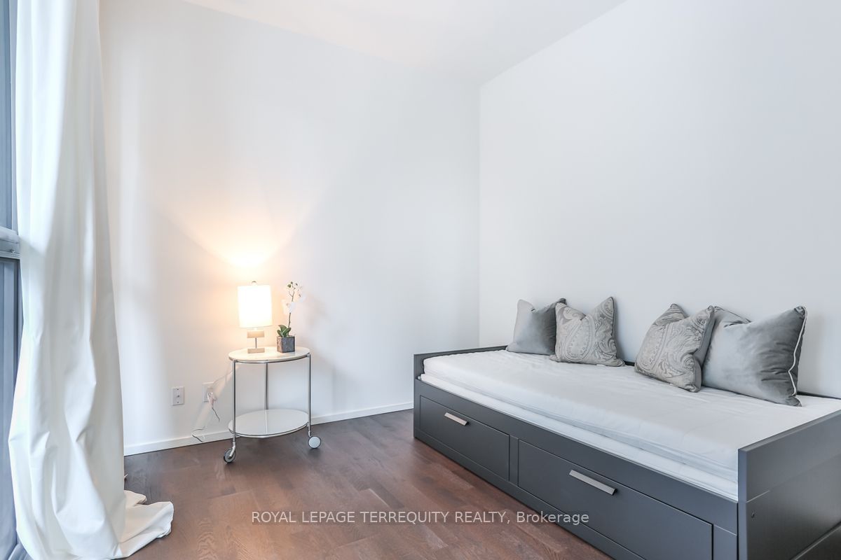 101 Charles St E, unit 315 for sale