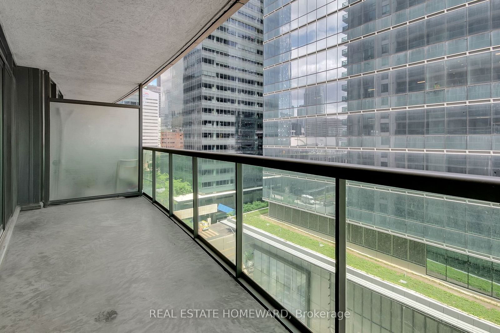 30 Grand Trunk Cres, unit 1009 for rent