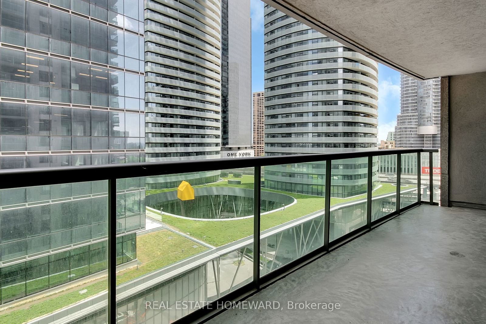 30 Grand Trunk Cres, unit 1009 for rent