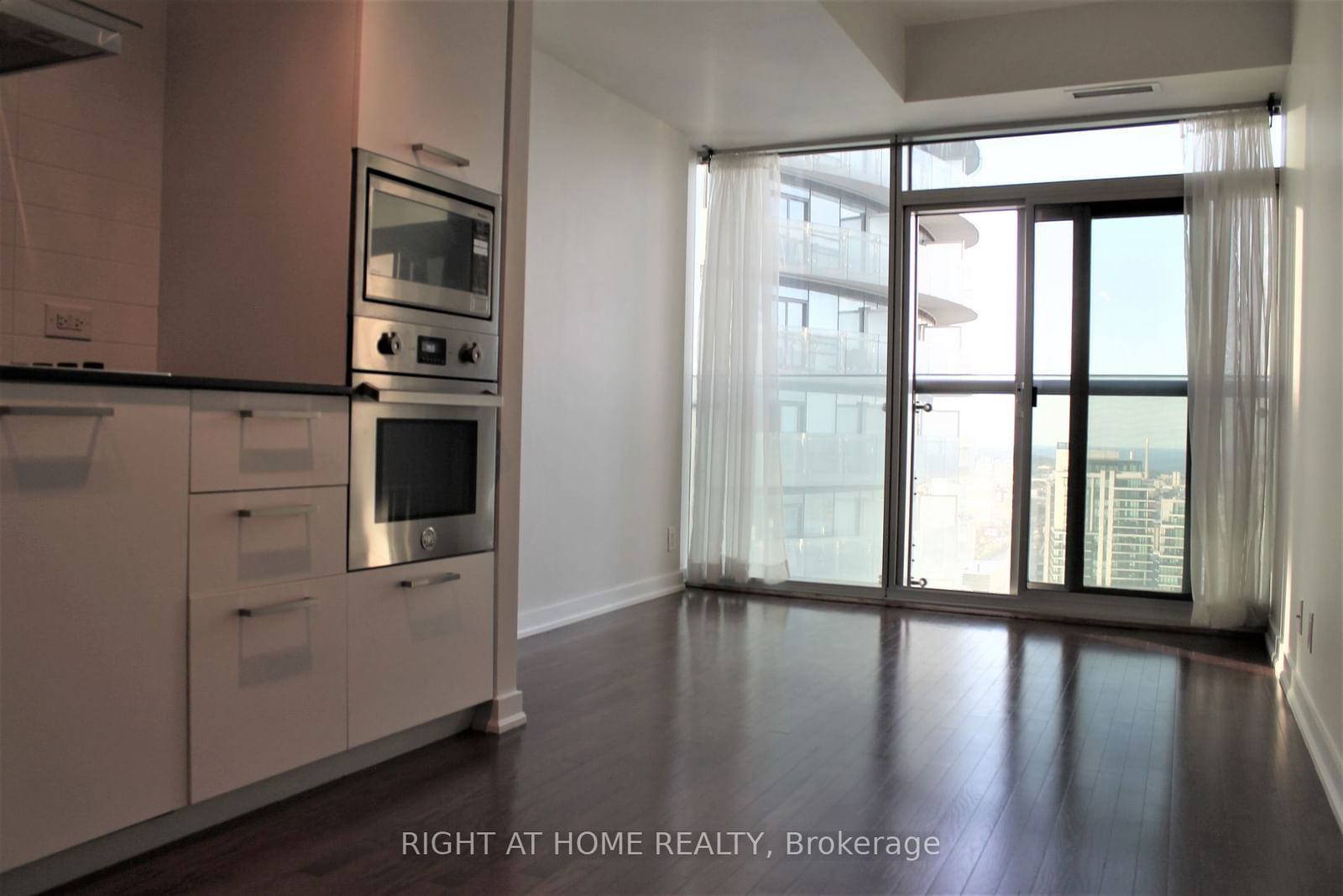 12 York St, unit 5510 for rent