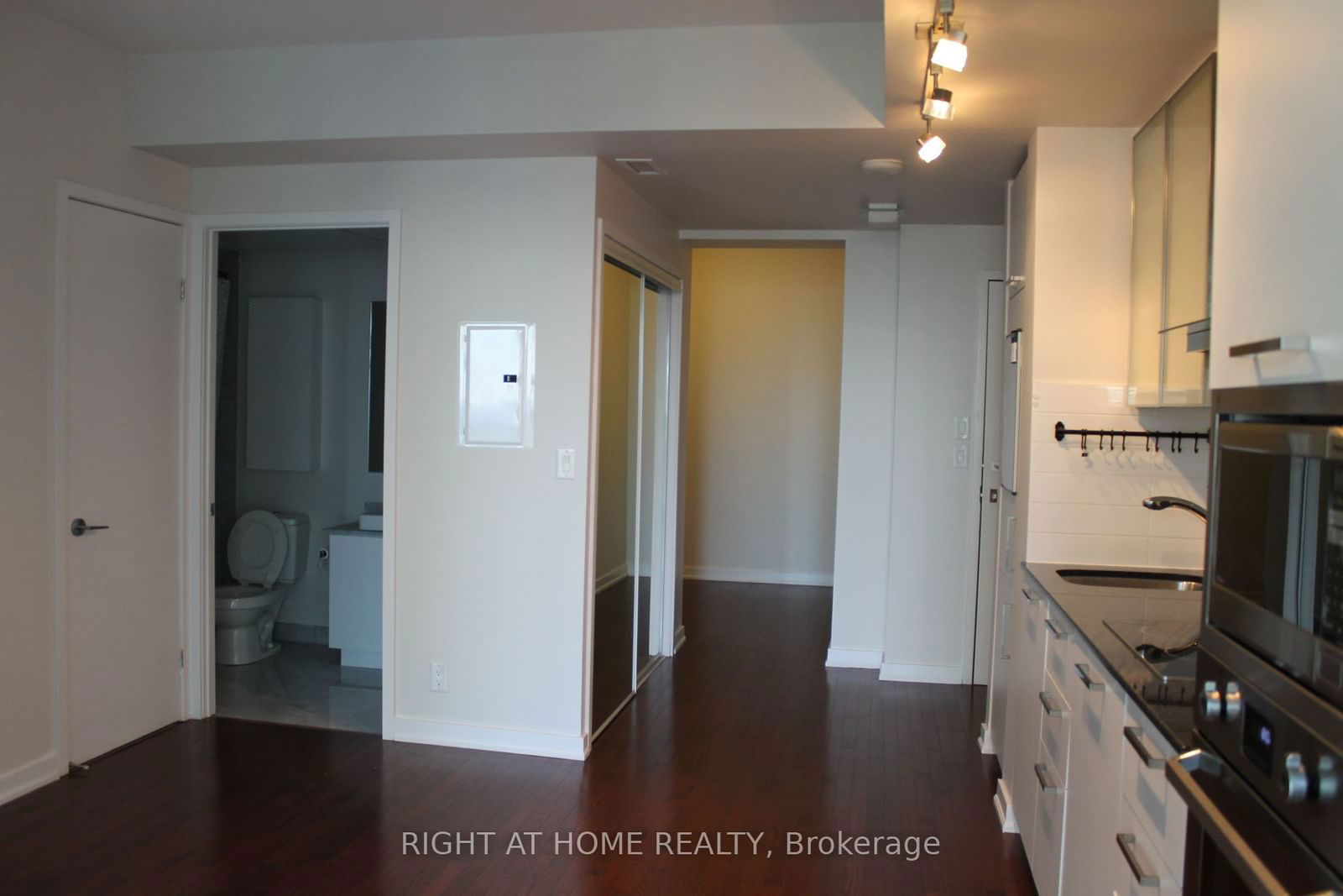 12 York St, unit 5510 for rent