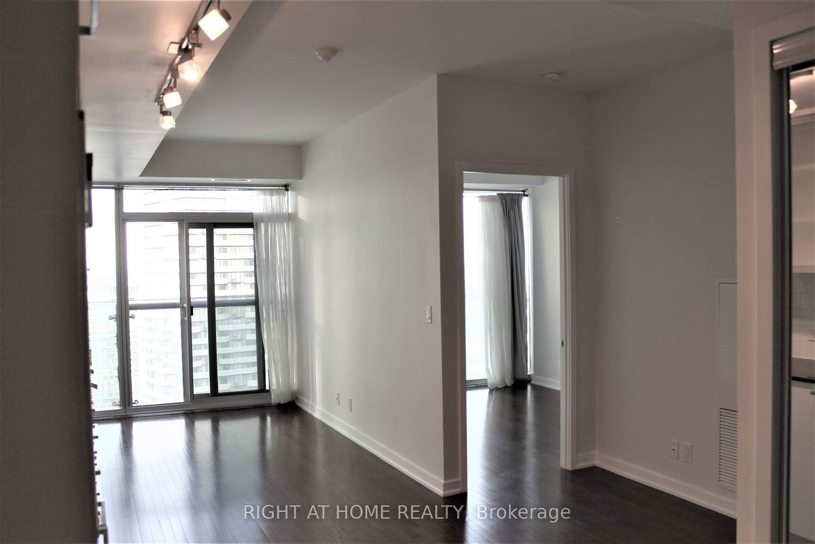 12 York St, unit 5510 for rent