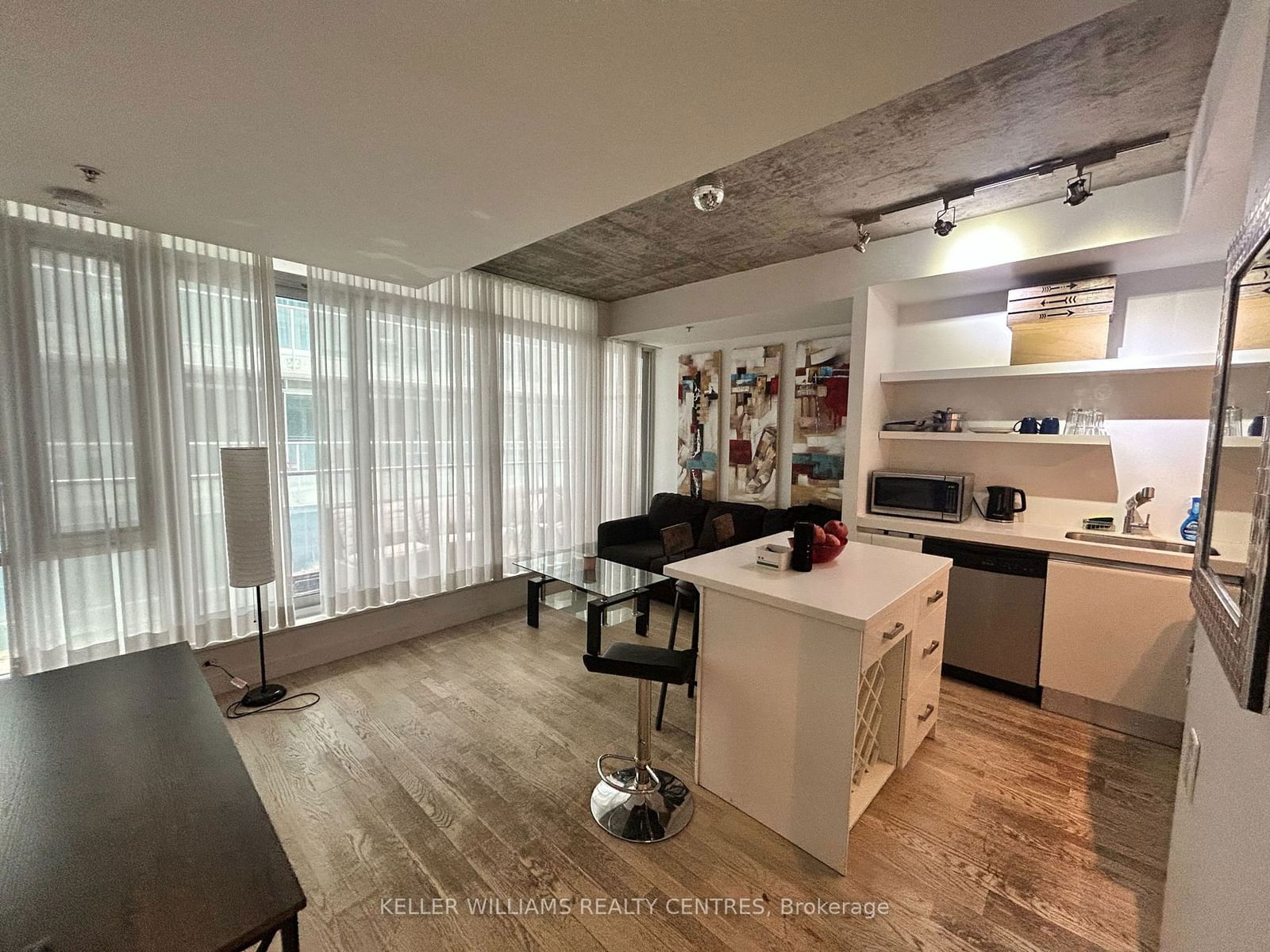 75 Portland St, unit 613 for rent