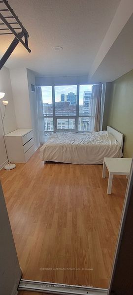 761 Bay St, unit 2104 for rent