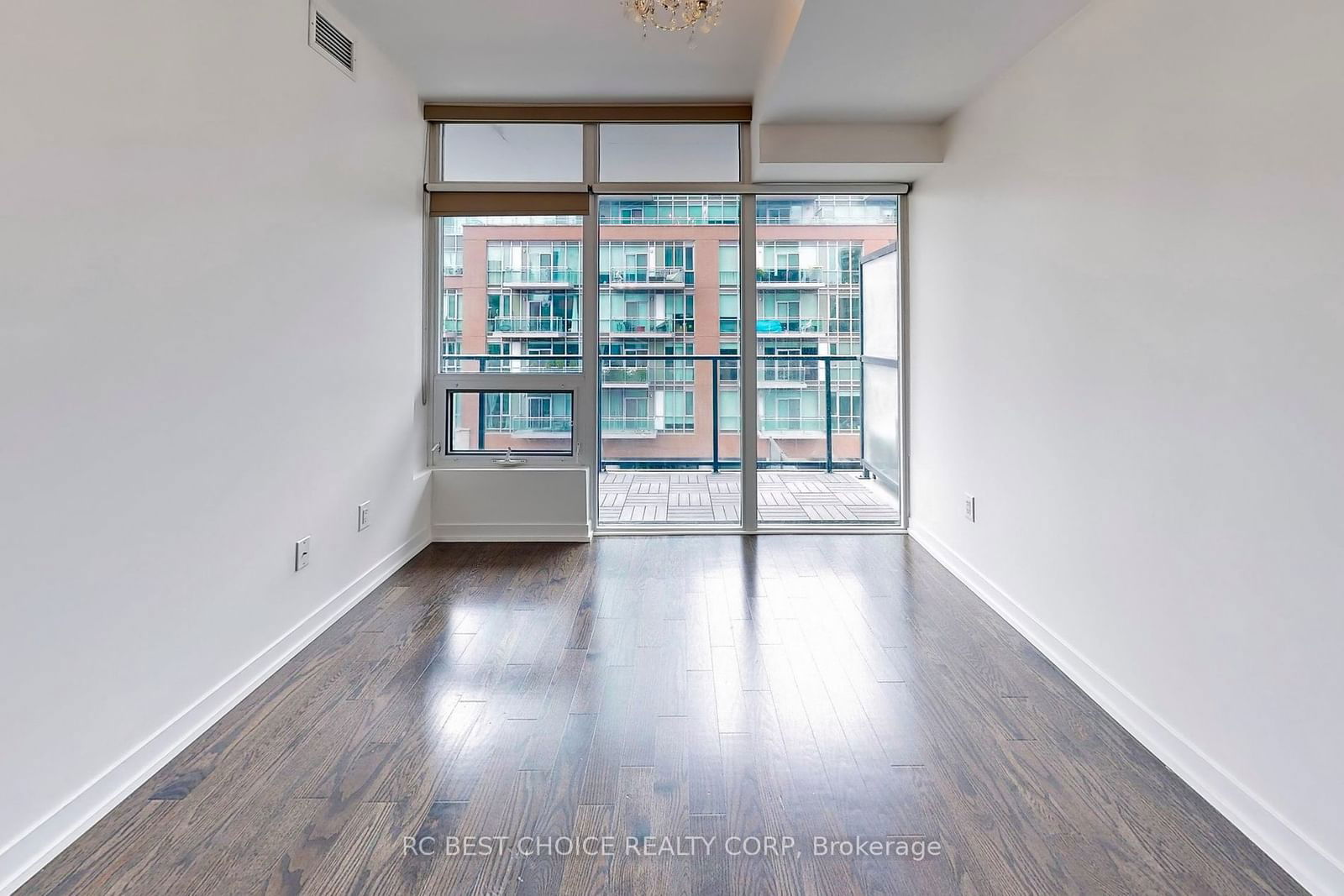 105 George St, unit 411 for sale