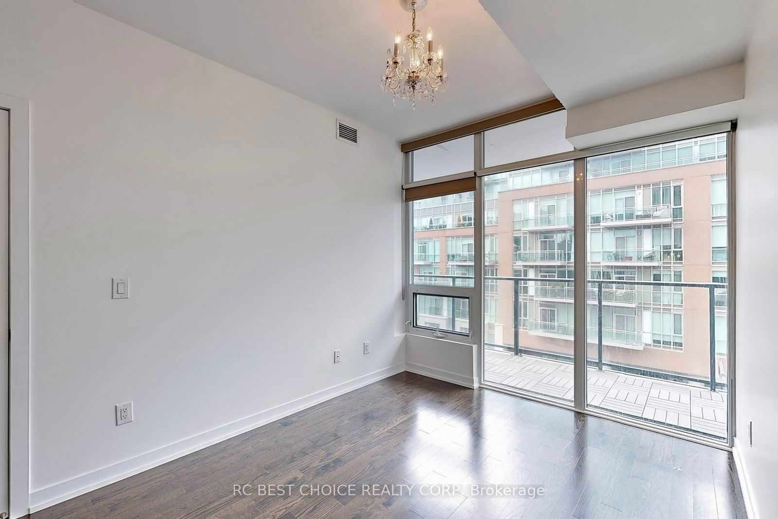 105 George St, unit 411 for sale