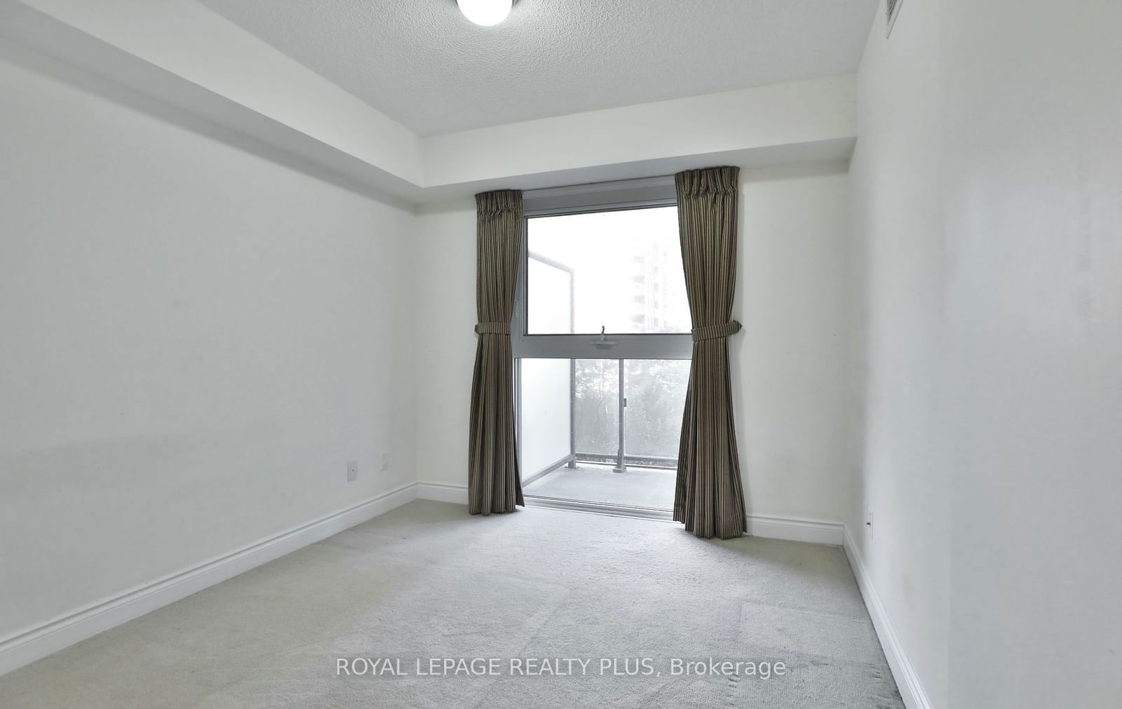 28 Ted Rogers Way, unit 309 for rent